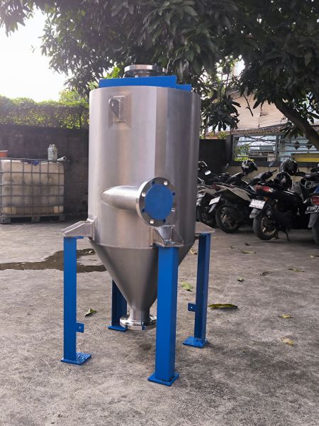 Expansion Tank SS304 – Design, Fabrication & Installation